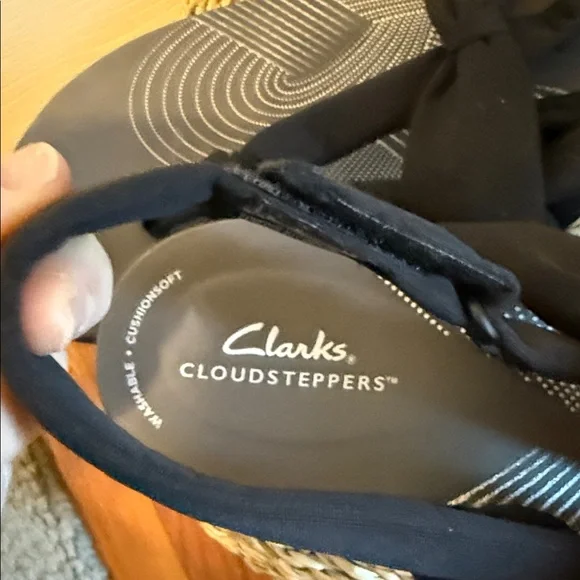 Clarks Black and Gray Thong Sandals - Picture 2 of 4